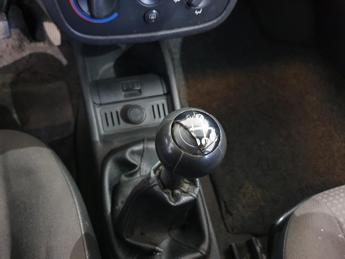 Opel Corsa C Van 1.7DI · Ano 2001 — image 21