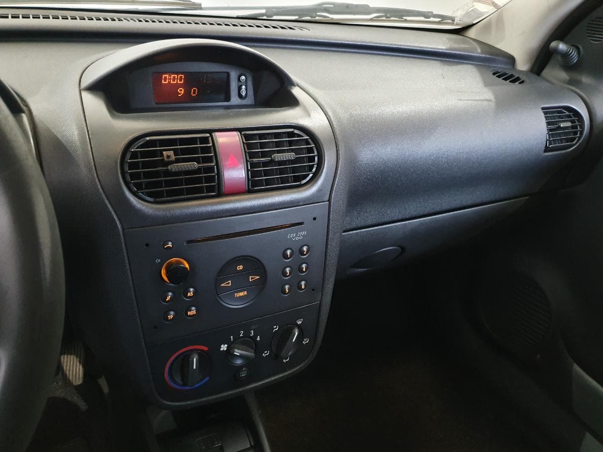 Opel Corsa C Van 1.7DI · Ano 2001 — image 19