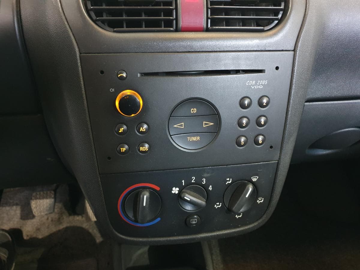 Opel Corsa C Van 1.7DI · Ano 2001 — image 24
