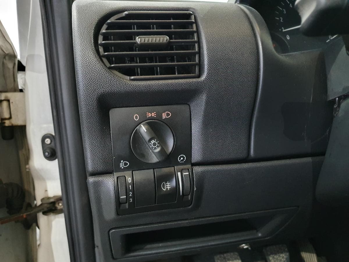 Opel Corsa C Van 1.7DI · Ano 2001 — image 26