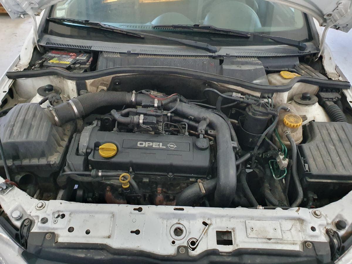 Opel Corsa C Van 1.7DI · Ano 2001 — image 29