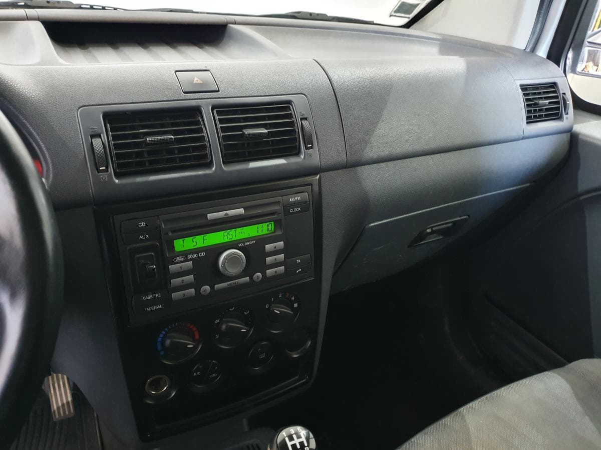 Ford Transit Connect 1.8 TDCI · Ano 2009 — imagem 13