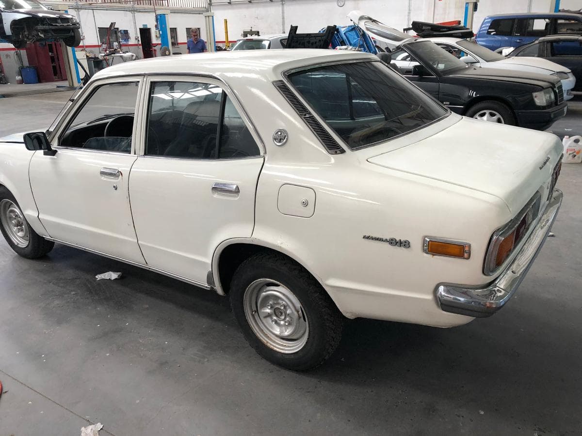 Mazda 818 Sedan — image 2