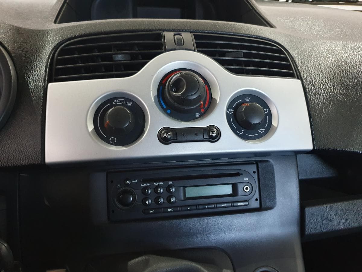 Renault kangoo 1.5 DCI · Ano 2011 — image 30