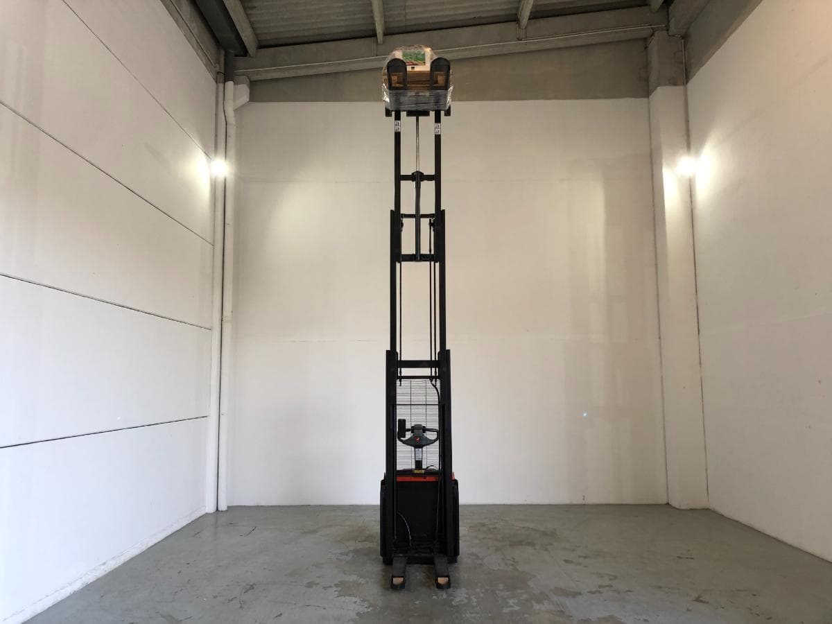 Stacker Toyota BT · Ano 2009 — image 9