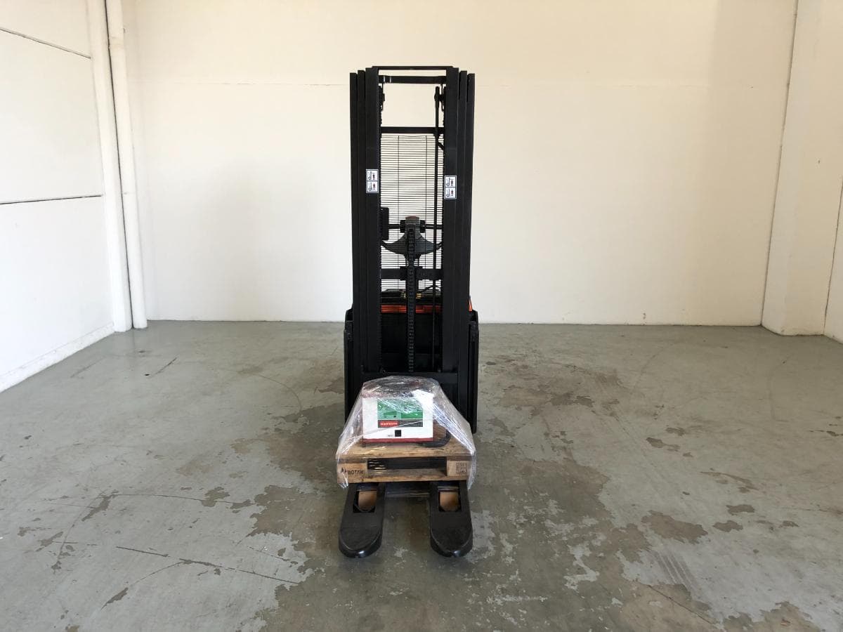 Stacker Toyota BT · Ano 2009 — image 3