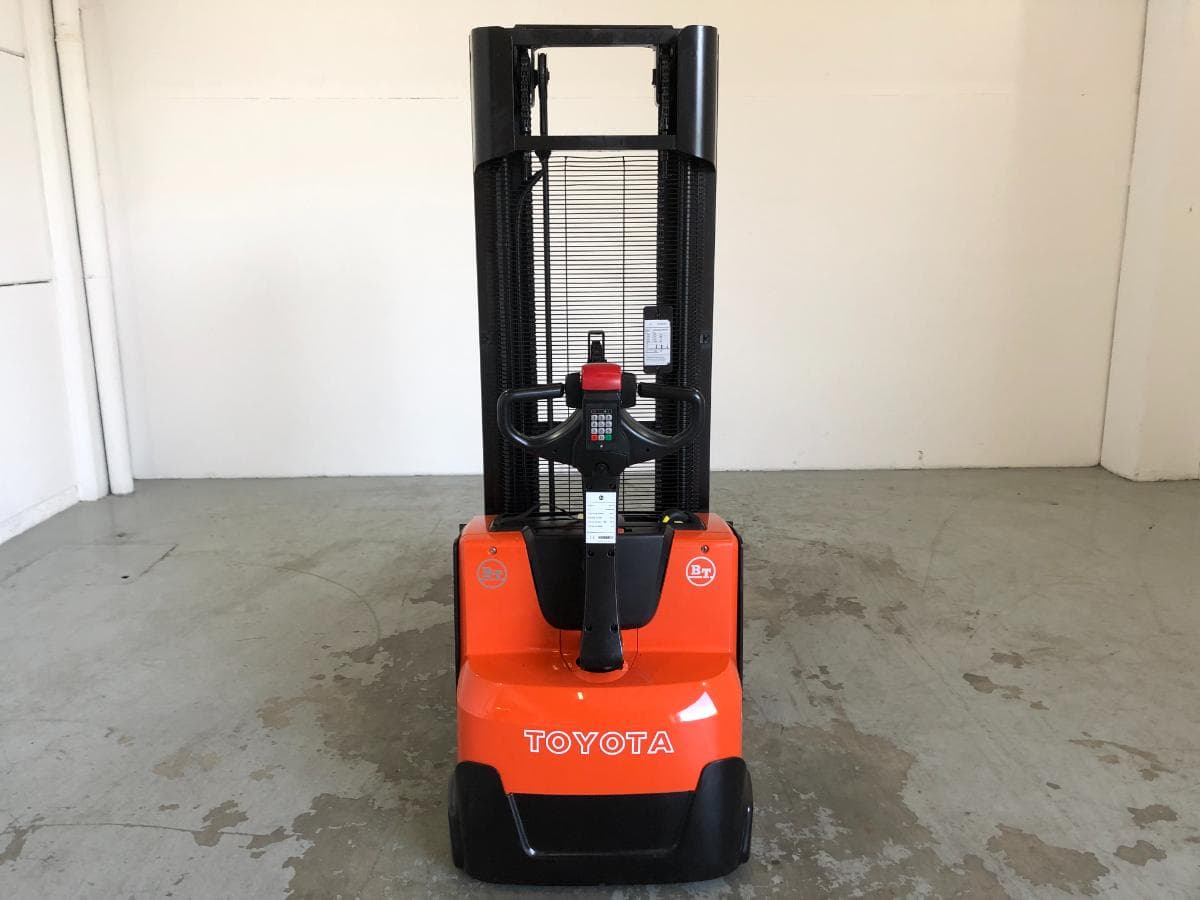 Stacker Toyota BT · Ano 2009 — image 6