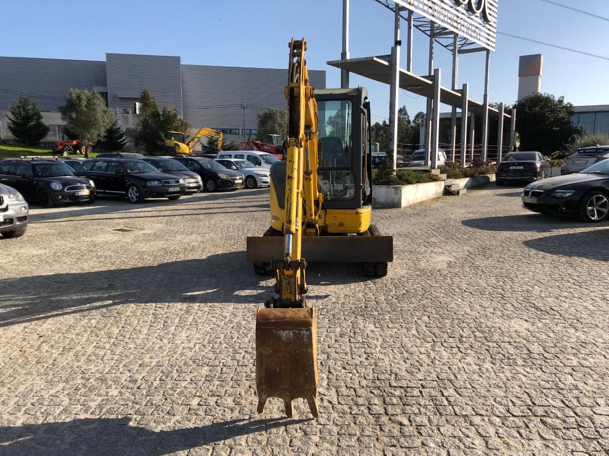Mini Giratória Rastos Komatsu PC35MR-2 — imagem 3