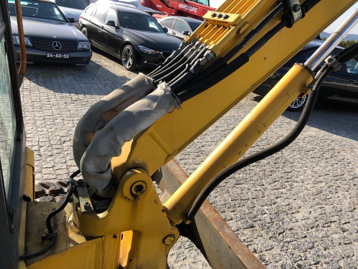 Mini Giratória Rastos Komatsu PC35MR-2 — imagem 10