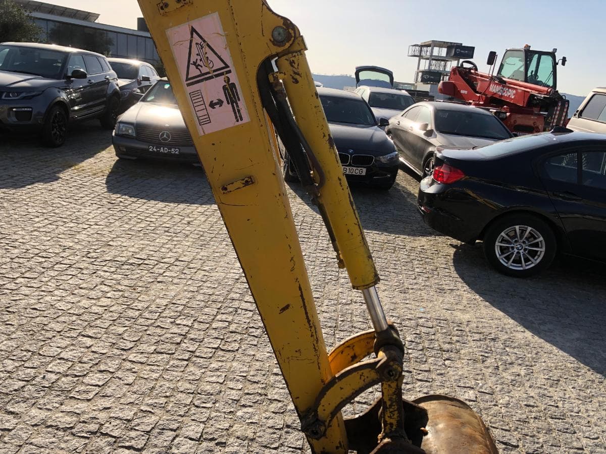 Mini Giratória Rastos Komatsu PC35MR-2 — imagem 12