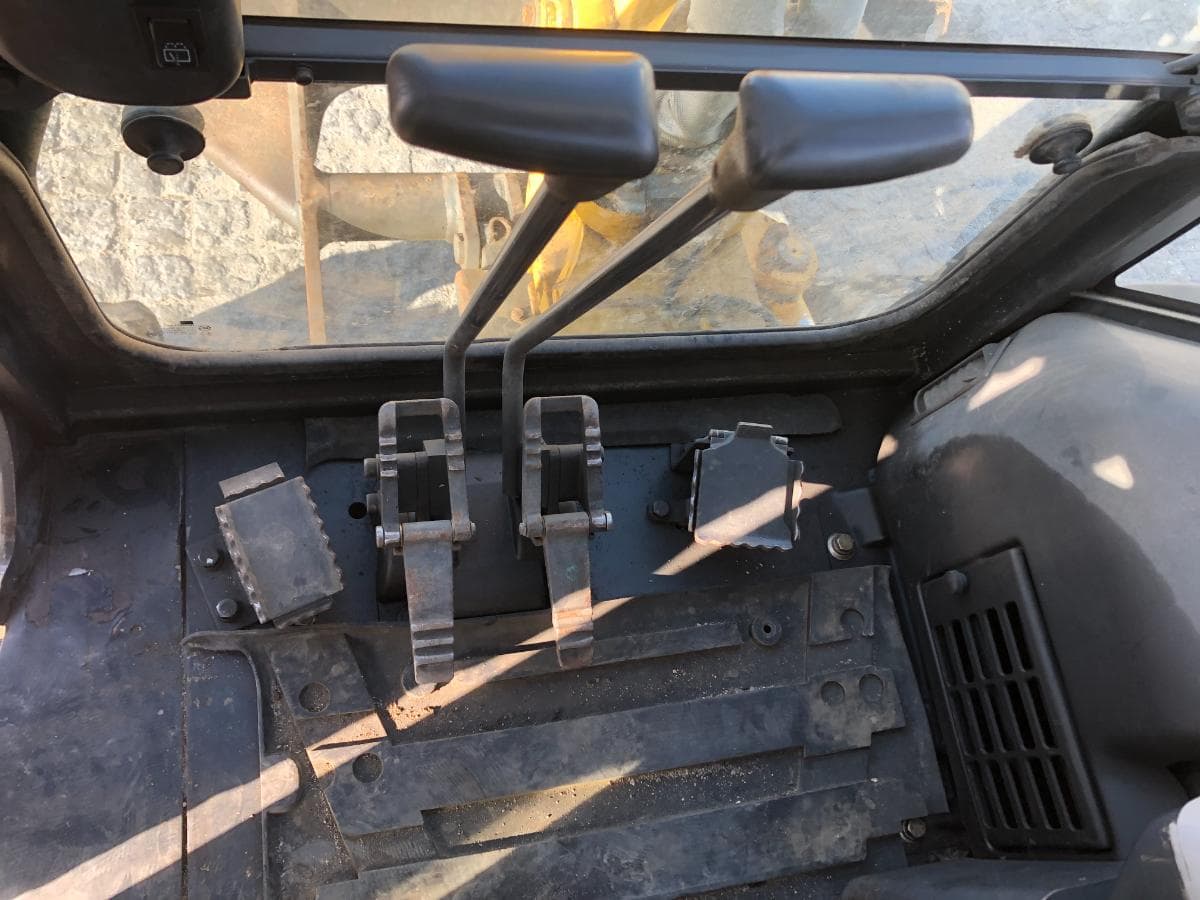 Mini Giratória Rastos Komatsu PC35MR-2 — imagem 20