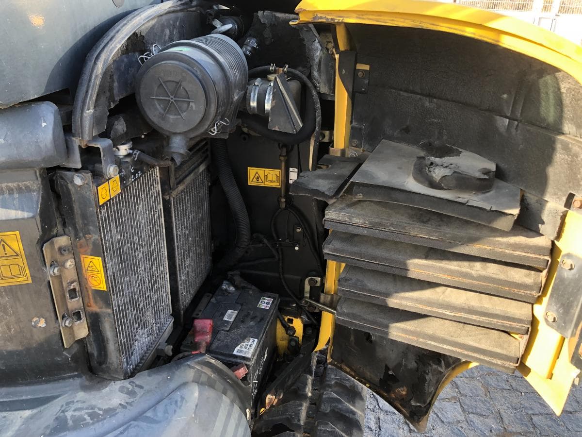 Mini Giratória Rastos Komatsu PC35MR-2 — imagem 21