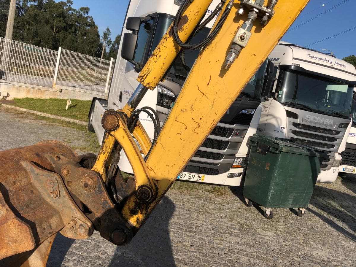 Giratória Rastos Komatsu PC88MR-8 — imagem 16