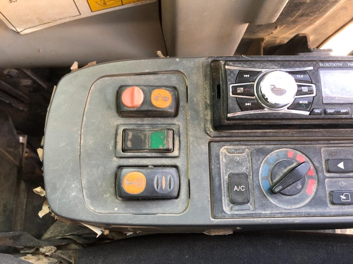 Giratória Rastos Komatsu PC88MR-8 — imagem 27