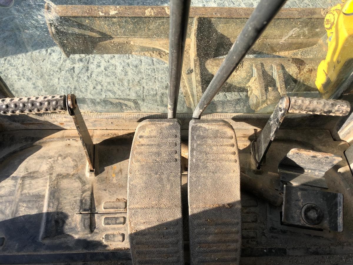 Giratória Rastos Komatsu PC88MR-8 — imagem 30