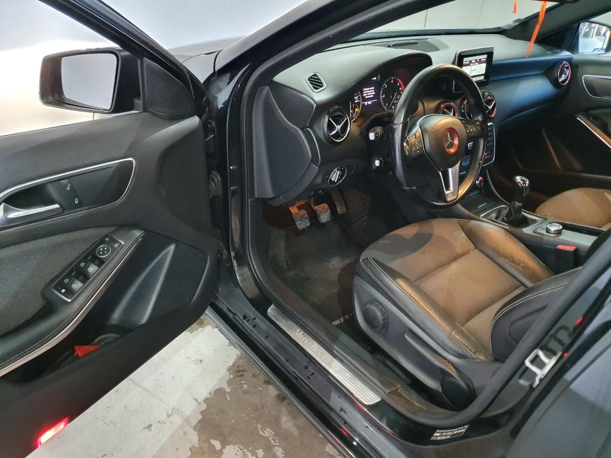 Mercedes-Benz A 180 · Année 2013 — image 21