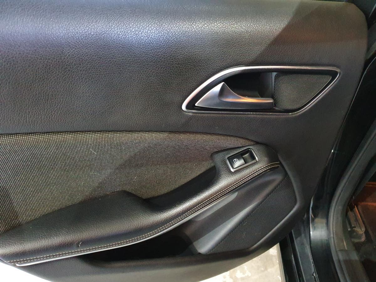 Mercedes-Benz A 180 · Année 2013 — image 23