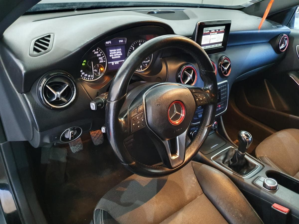 Mercedes-Benz A 180 · Année 2013 — image 33