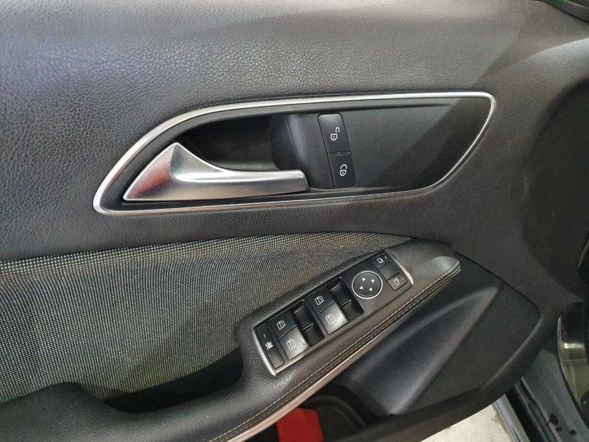 Mercedes-Benz A 180 · Année 2013 — image 40