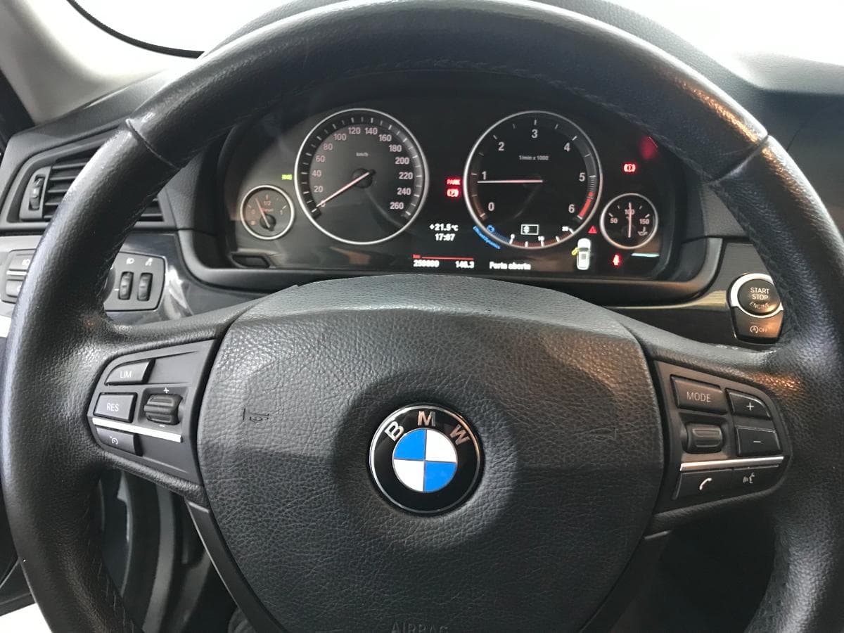 BMW 520 D Touring · Ano 2012 — imagem 30