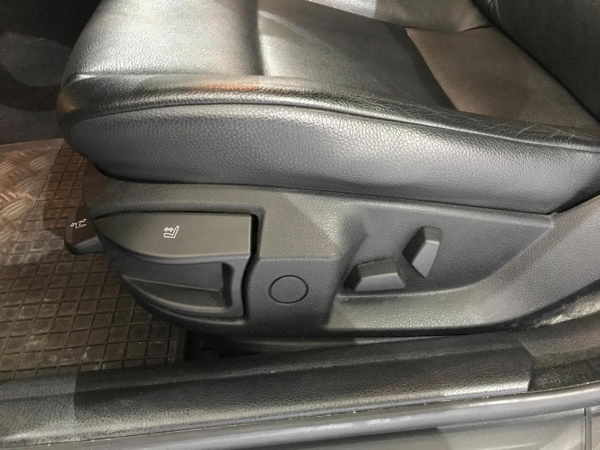 BMW 520 D Touring · Ano 2012 — imagem 38