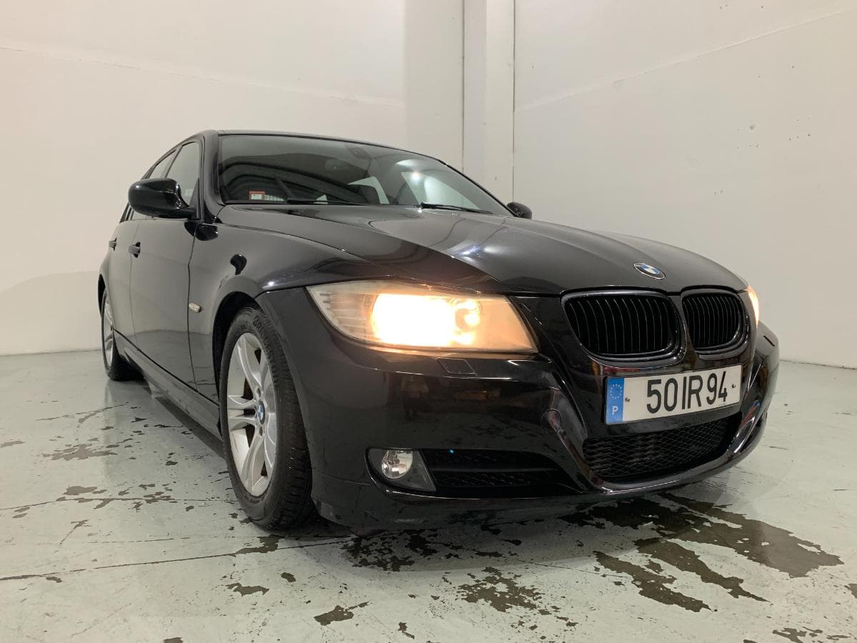 BMW 320D Touring Navigation Sport · Ano 2010 — image 4