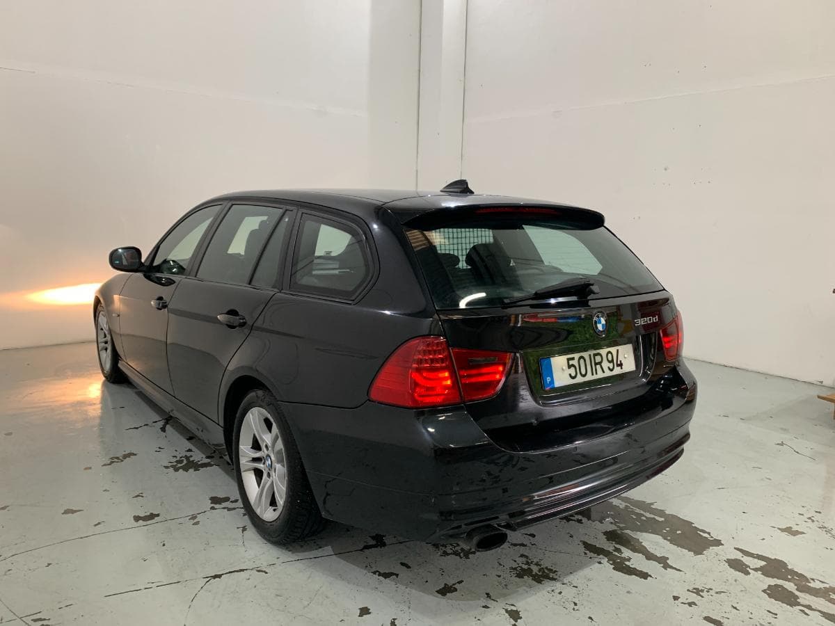 BMW 320D Touring Navigation Sport · Ano 2010 — image 8