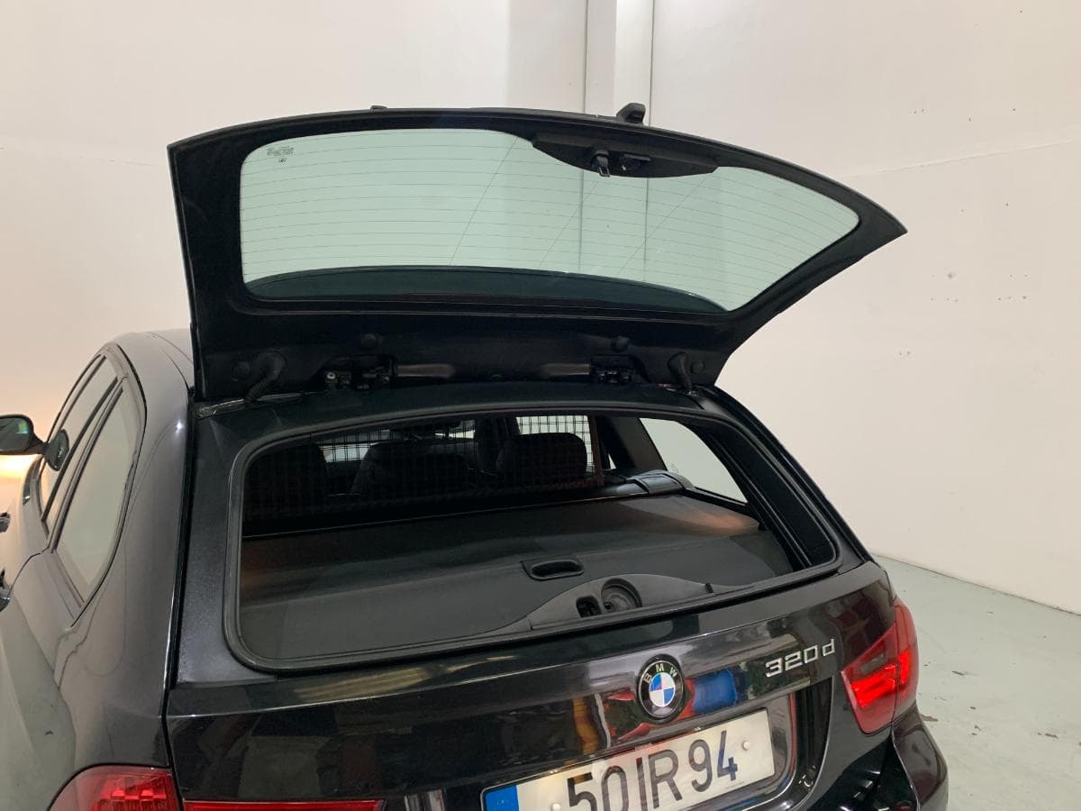 BMW 320D Touring Navigation Sport · Ano 2010 — image 9