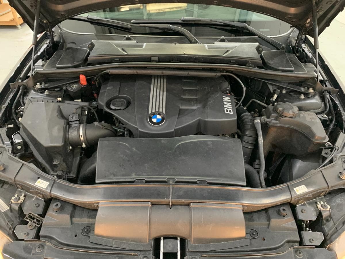 BMW 320D Touring Navigation Sport · Ano 2010 — image 14