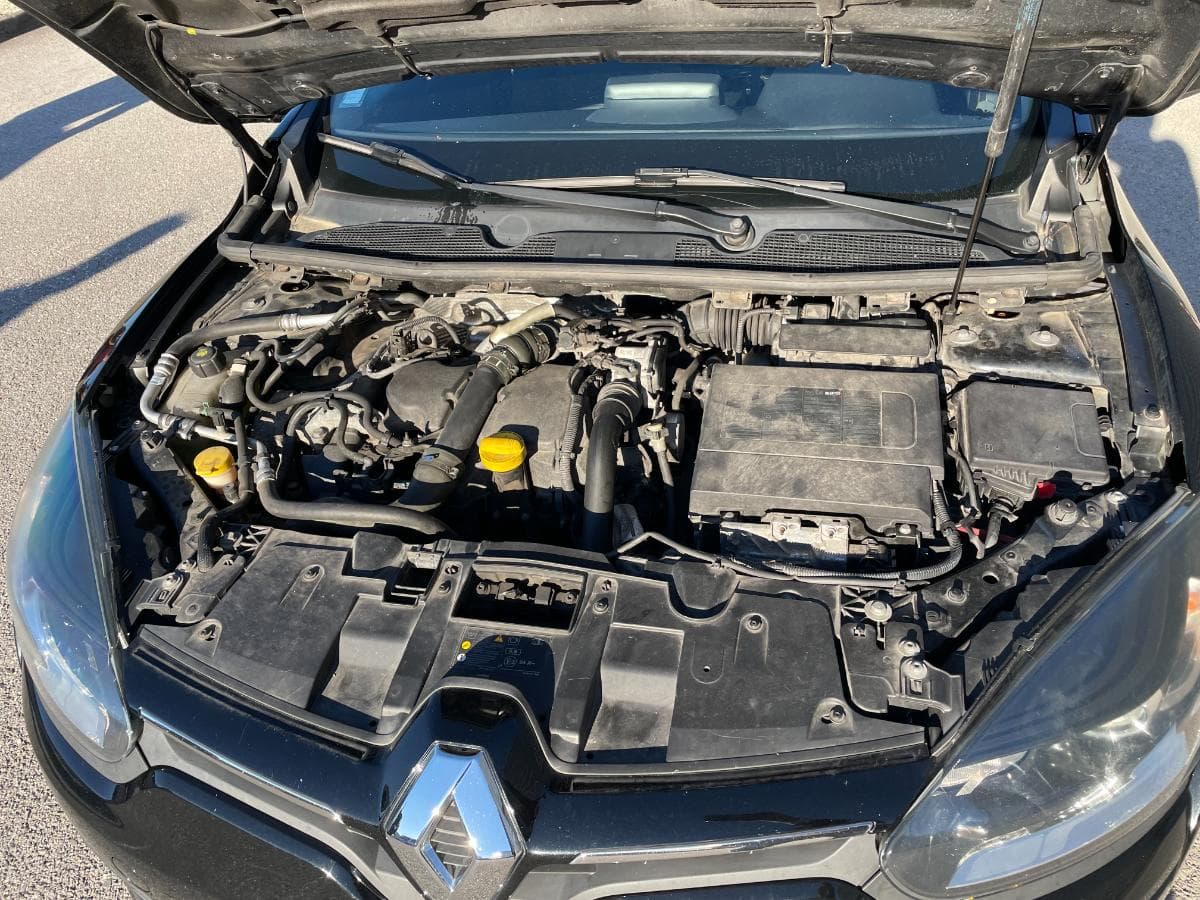 Renault Mégane Sport Tourer 1.5 DCI · Ano 2015 — imagem 3