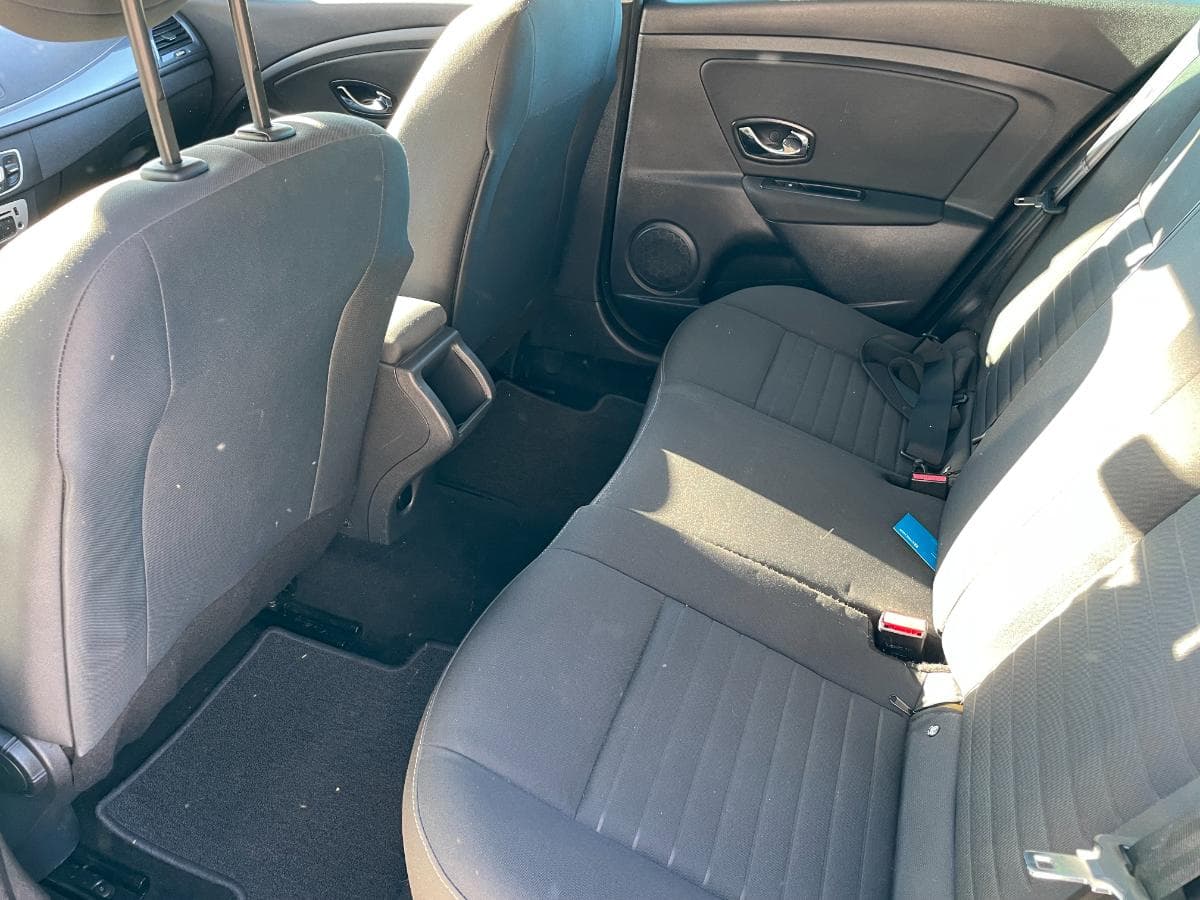 Renault Mégane Sport Tourer 1.5 DCI · Ano 2015 — imagem 19