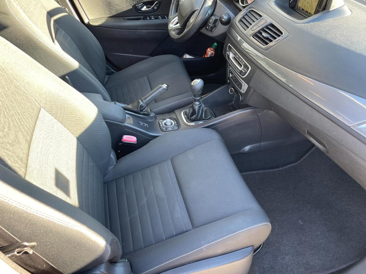 Renault Mégane Sport Tourer 1.5 DCI · Ano 2015 — imagem 18