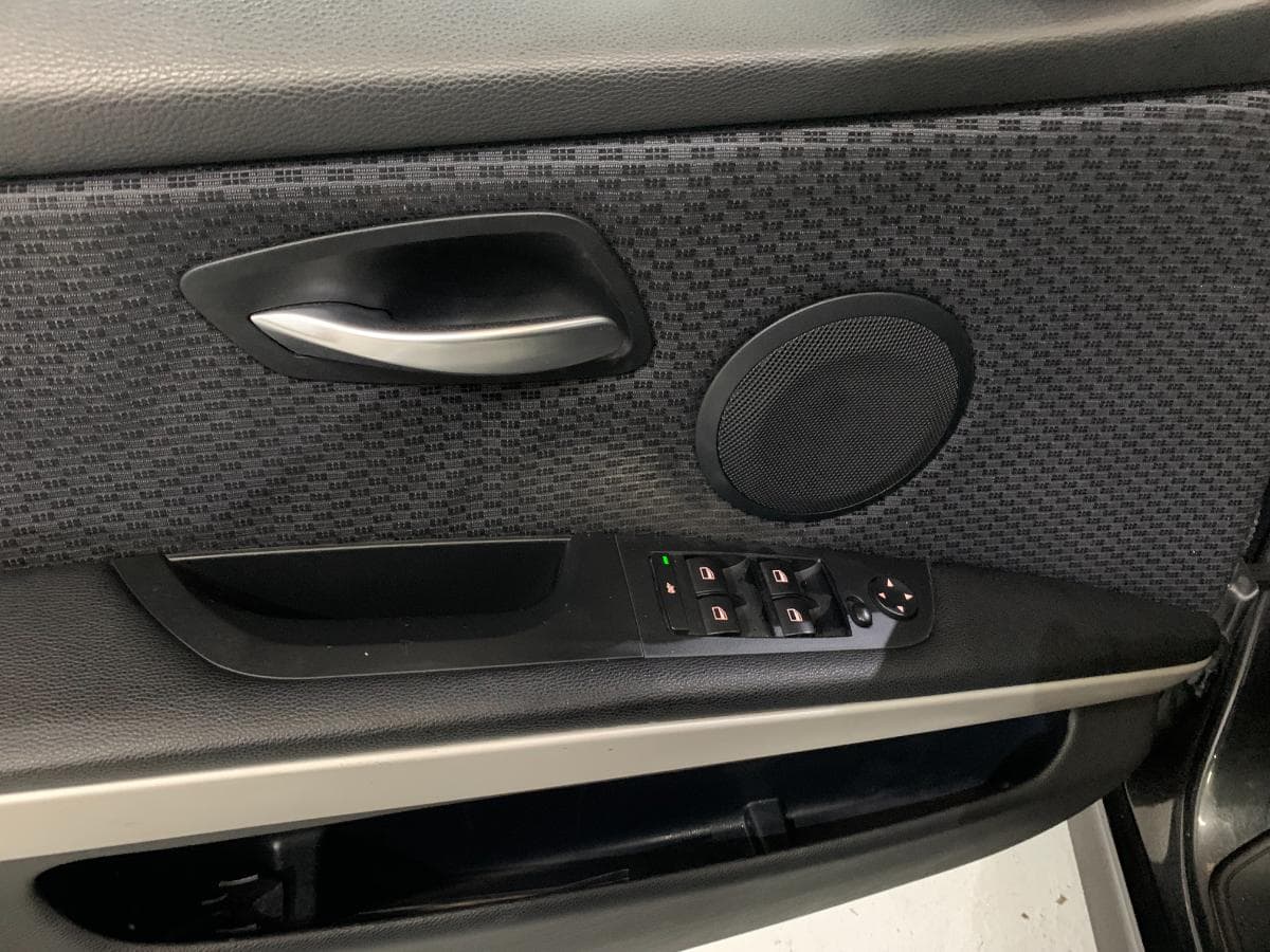 BMW 320D Touring Navigation Sport · Ano 2010 — image 21