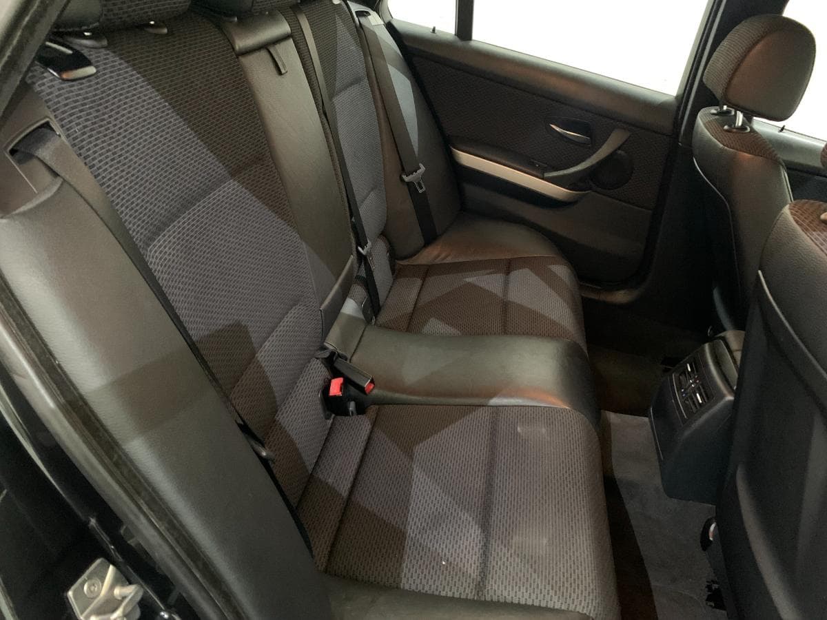BMW 320D Touring Navigation Sport · Ano 2010 — image 22