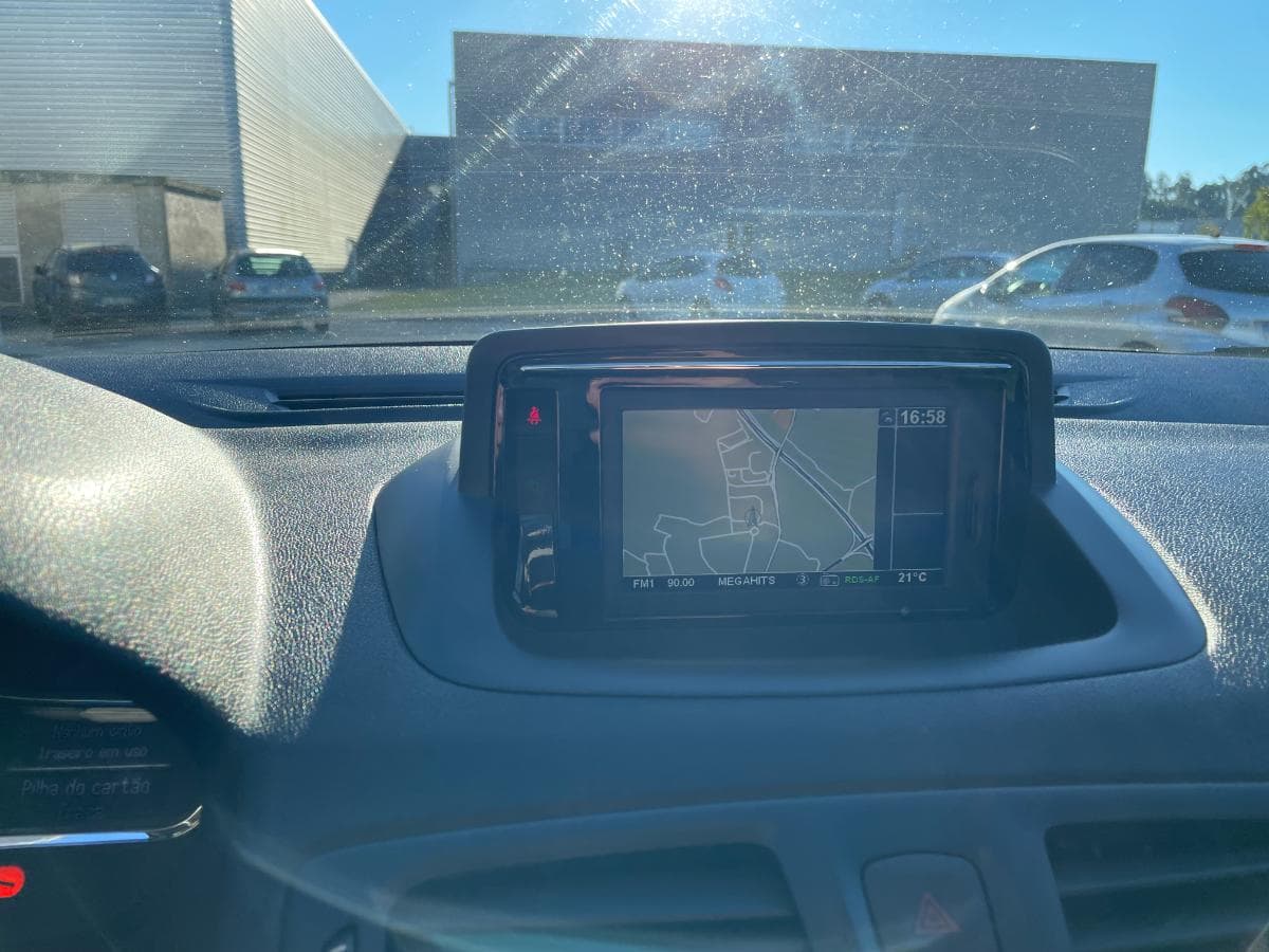 Renault Mégane Sport Tourer 1.5 DCI · Ano 2015 — imagem 15