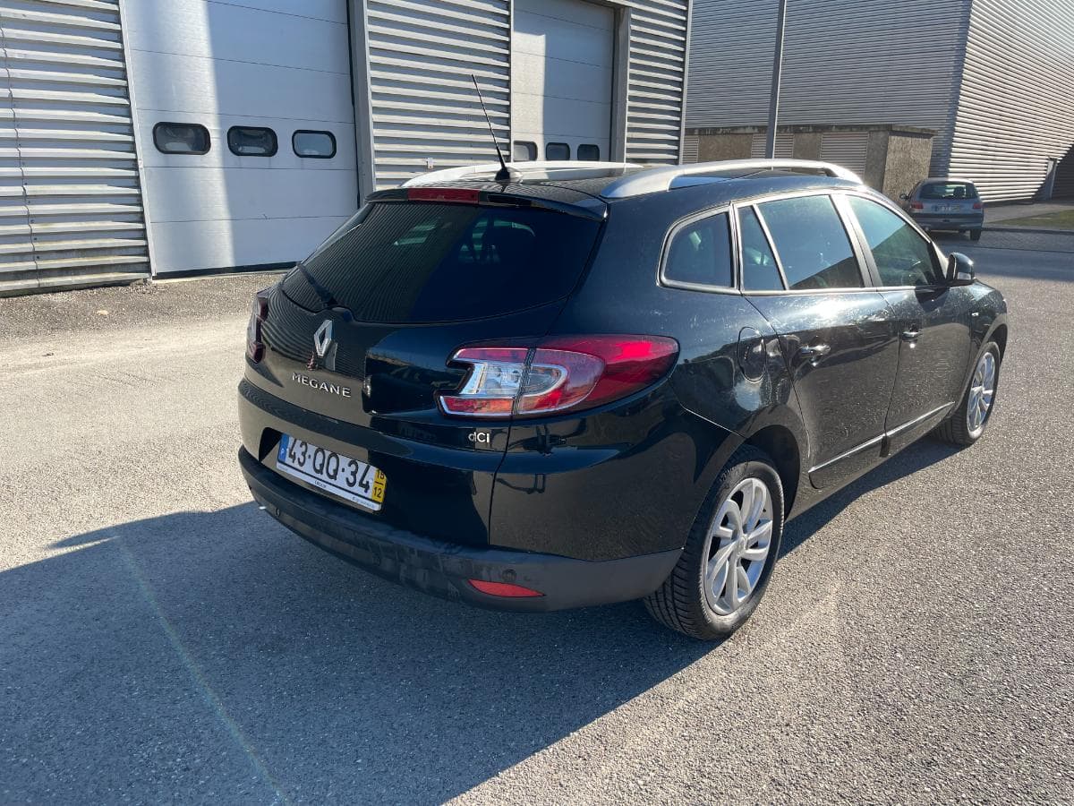 Renault Mégane Sport Tourer 1.5 DCI · Ano 2015 — imagem 5
