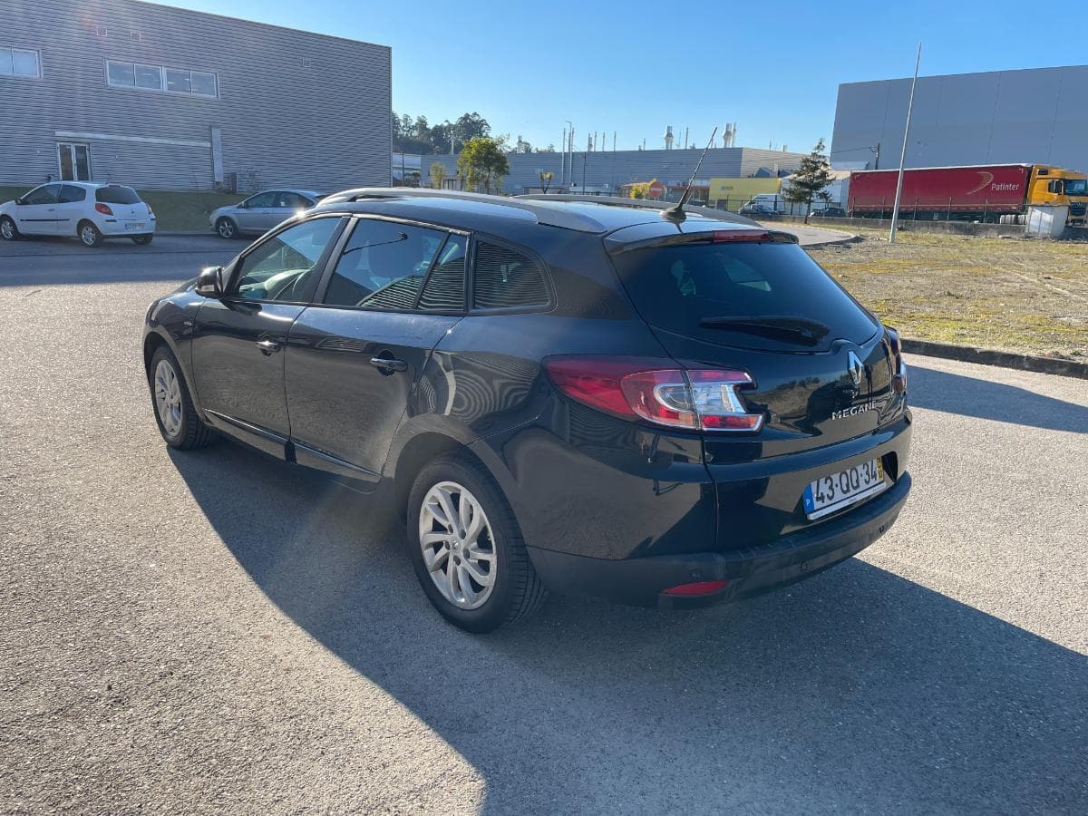 Renault Mégane Sport Tourer 1.5 DCI · Ano 2015 — imagem 7