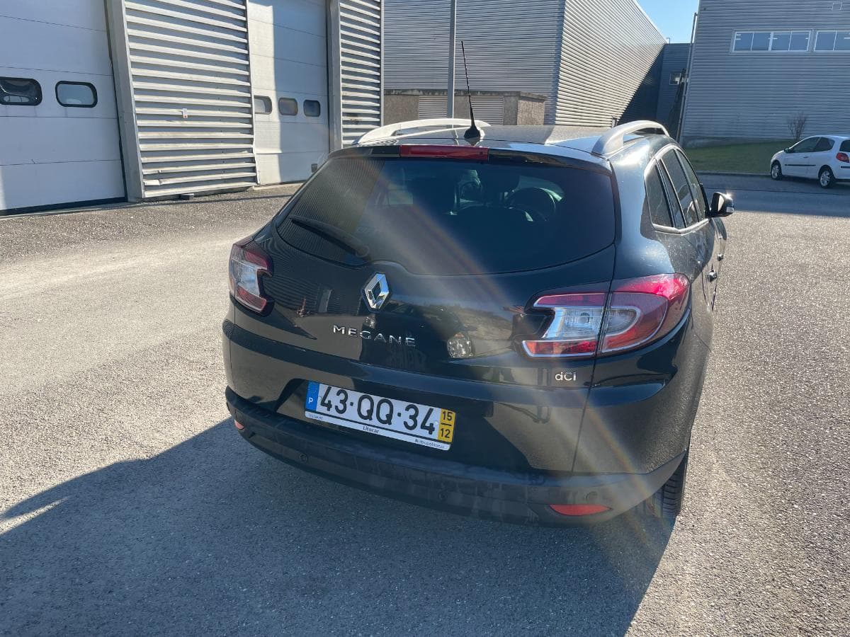 Renault Mégane Sport Tourer 1.5 DCI · Ano 2015 — imagem 6