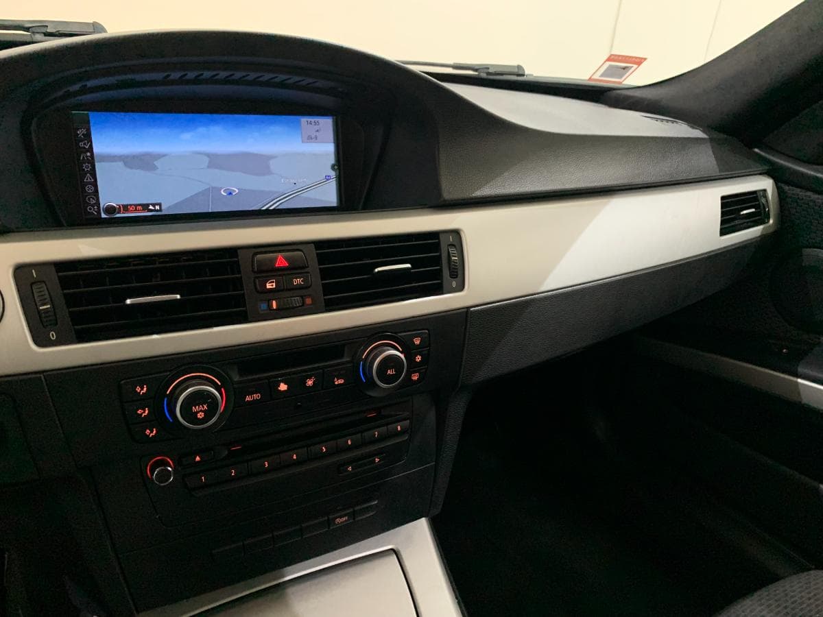 BMW 320D Touring Navigation Sport · Ano 2010 — image 32