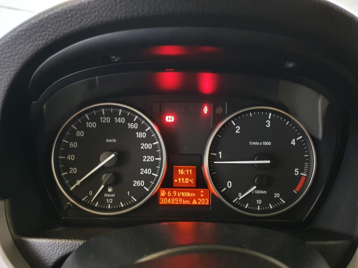 BMW 320D Touring Navigation Sport · Ano 2010 — image 36