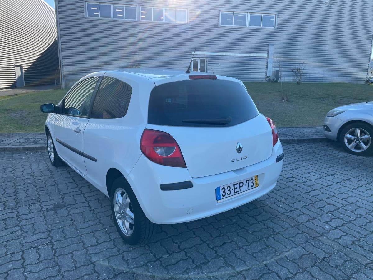 Renault Clio 1.5DCI · Ano 2007 — imagen 7