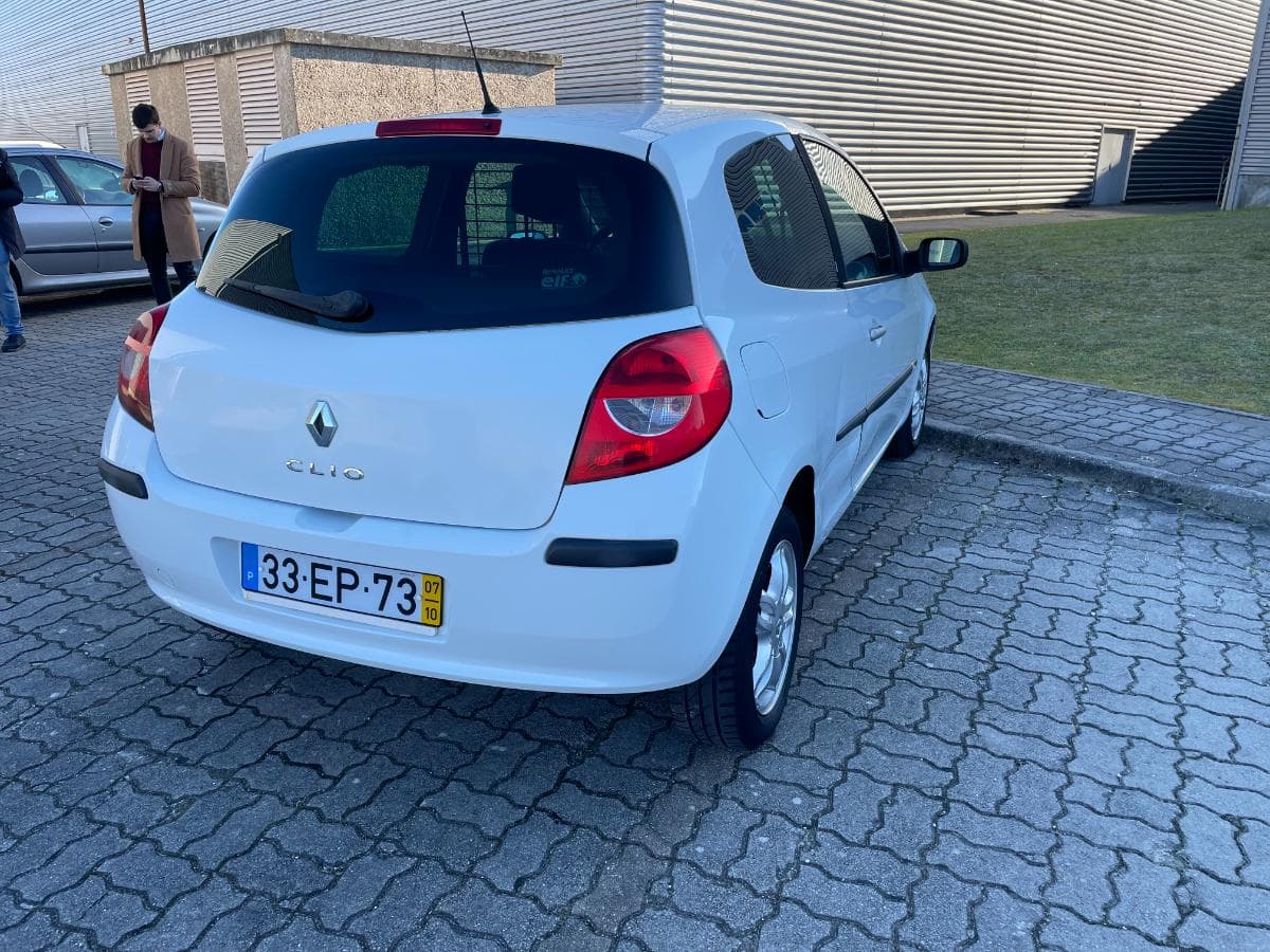 Renault Clio 1.5DCI · Ano 2007 — imagen 6