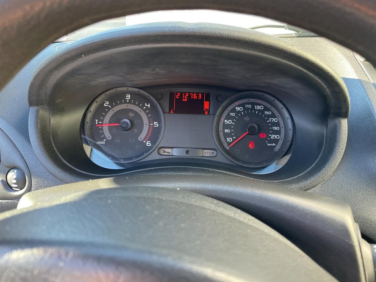 Renault Clio 1.5DCI · Ano 2008 — imagen 10