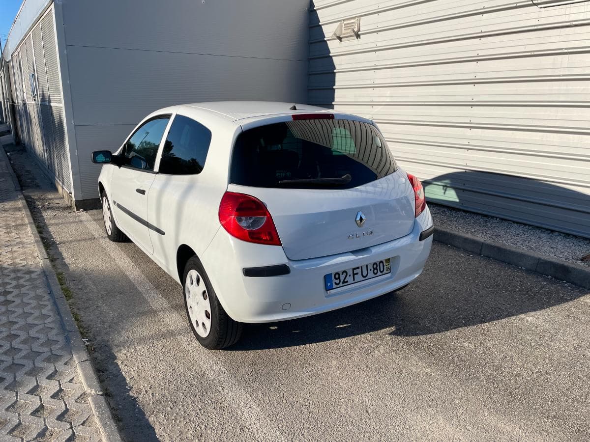 Renault Clio 1.5DCI · Ano 2008 — imagen 4