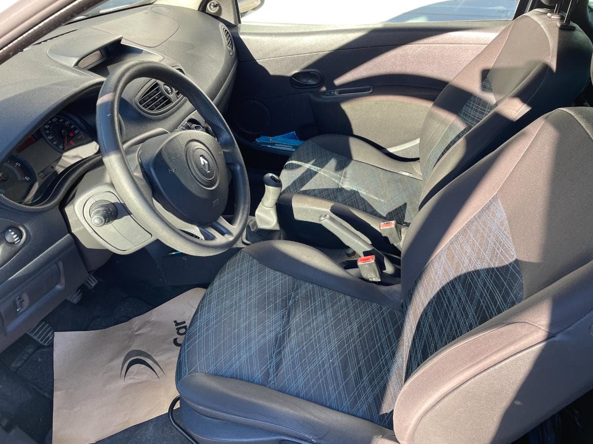 Renault Clio 1.5DCI · Ano 2008 — imagen 8