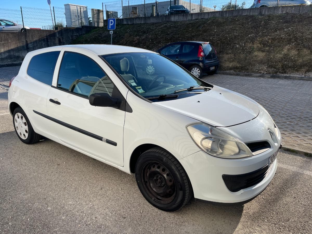 Renault Clio 1.5DCI · Ano 2008 — imagen 2