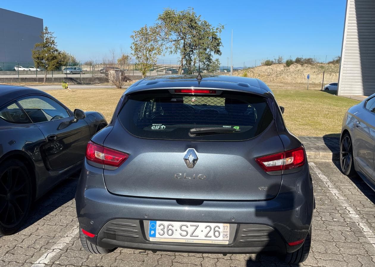 Renault Clio 1.5DCI · Ano 2017 — image 7
