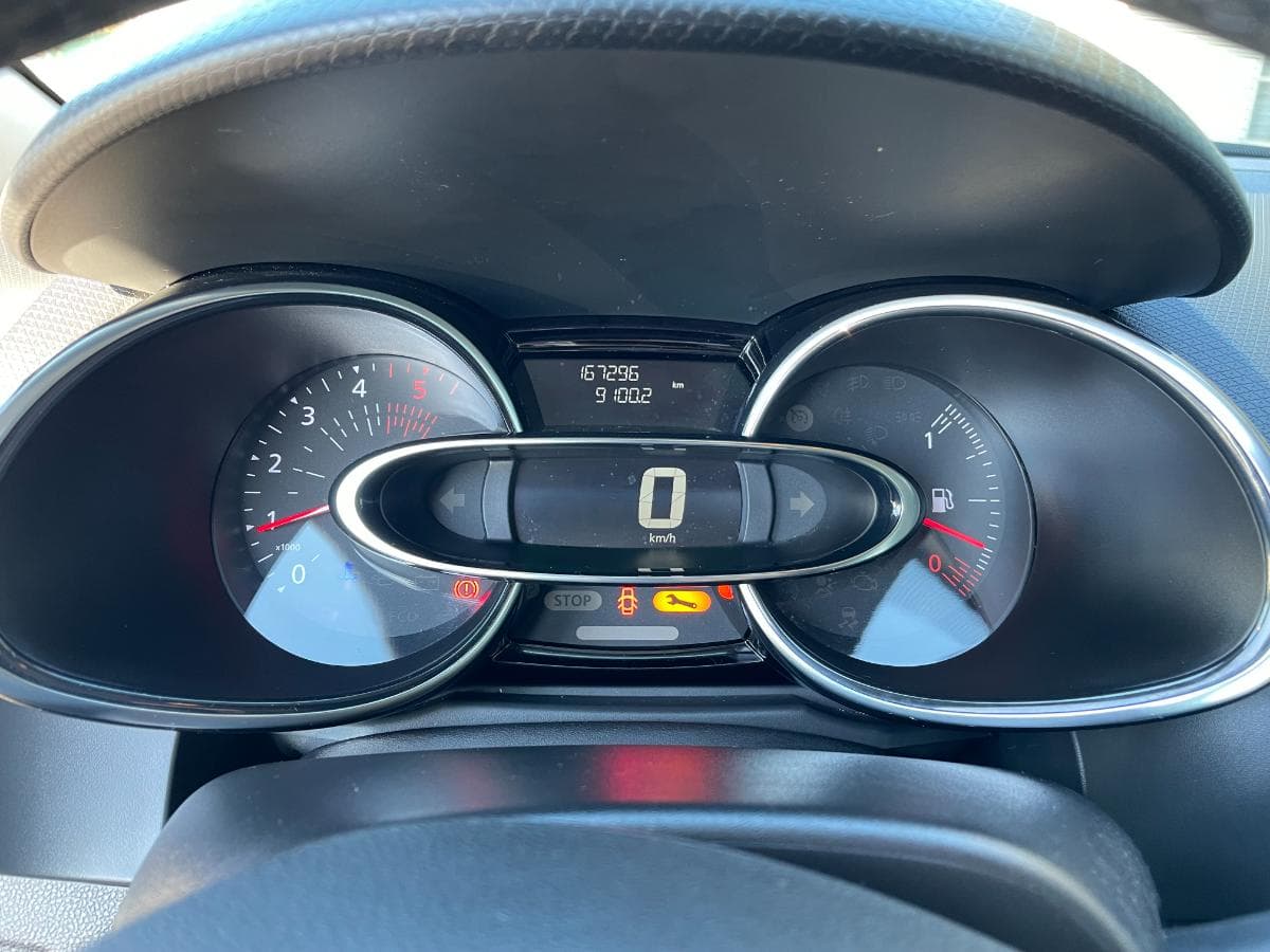 Renault Clio 1.5DCI · Ano 2017 — image 16