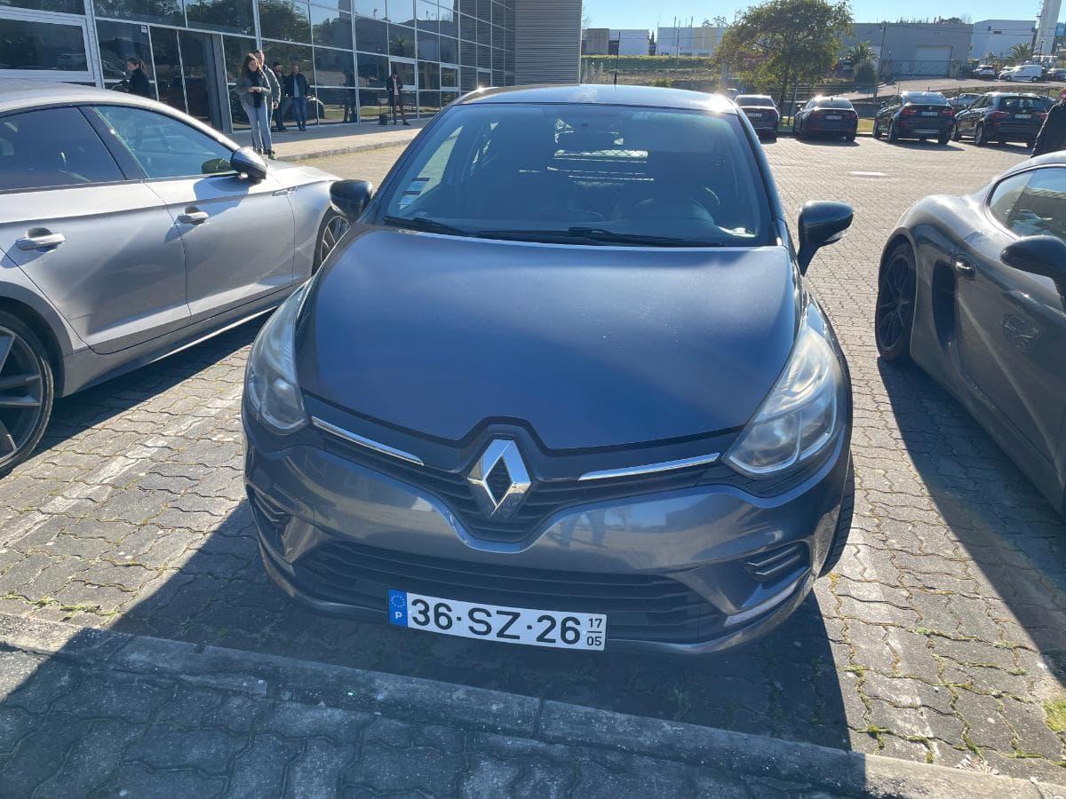 Renault Clio 1.5DCI · Ano 2017 — image 3