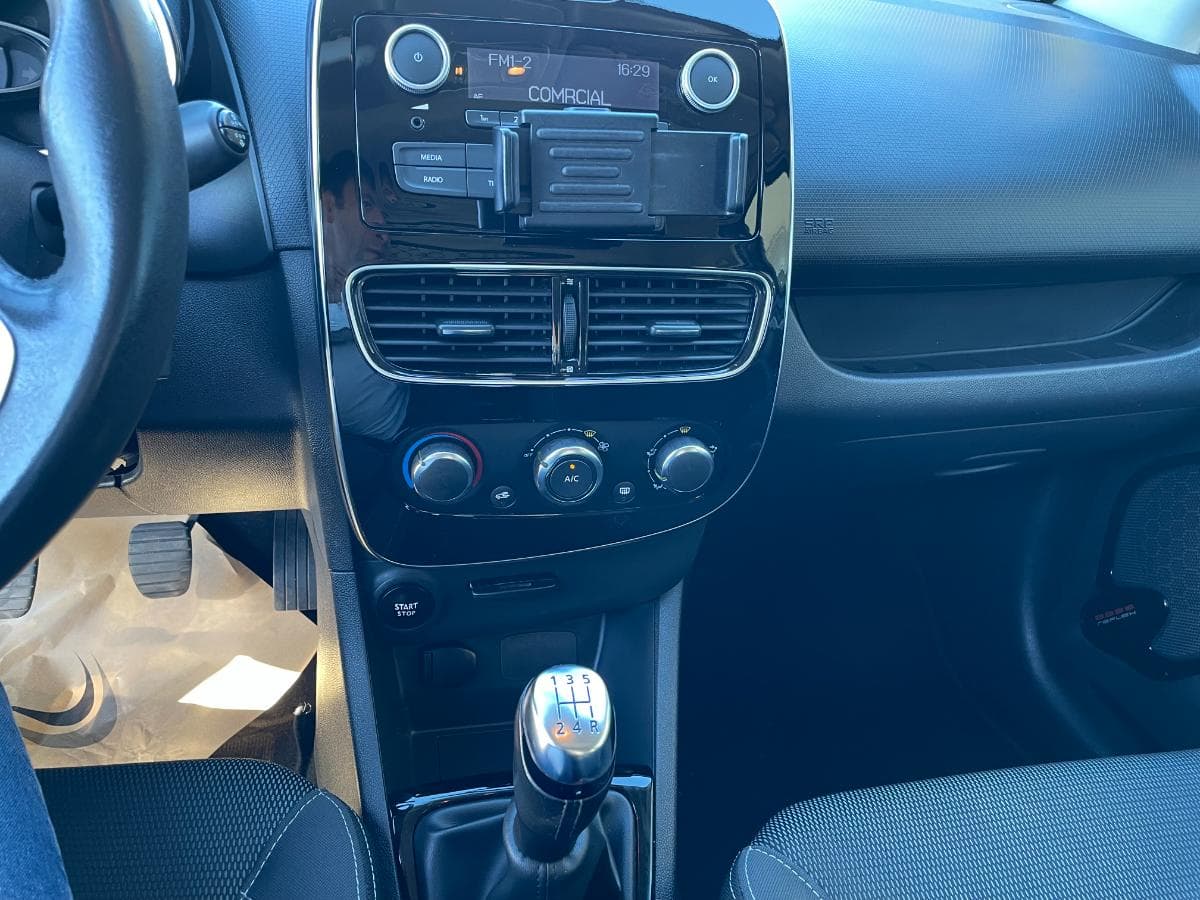 Renault Clio 1.5DCI · Ano 2017 — image 17